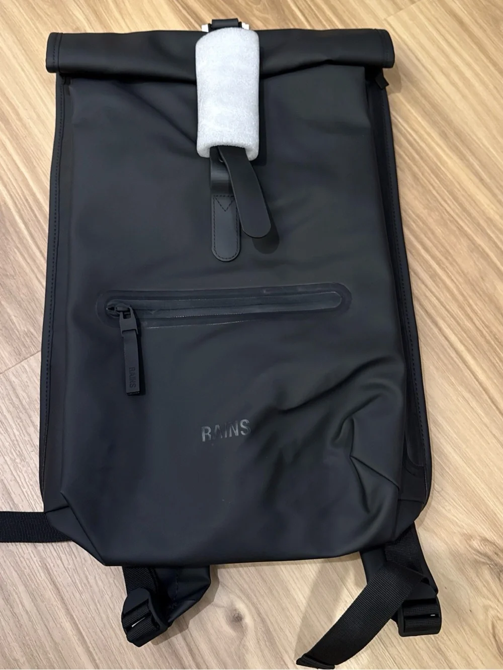 RAINS Rolltop Rucksack / black / waterproof / *BRAND NEW*
